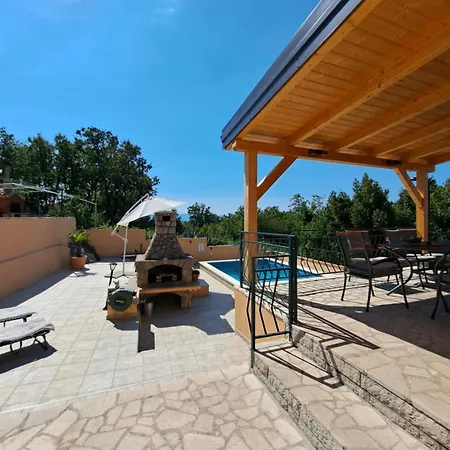 Tijana Villa *